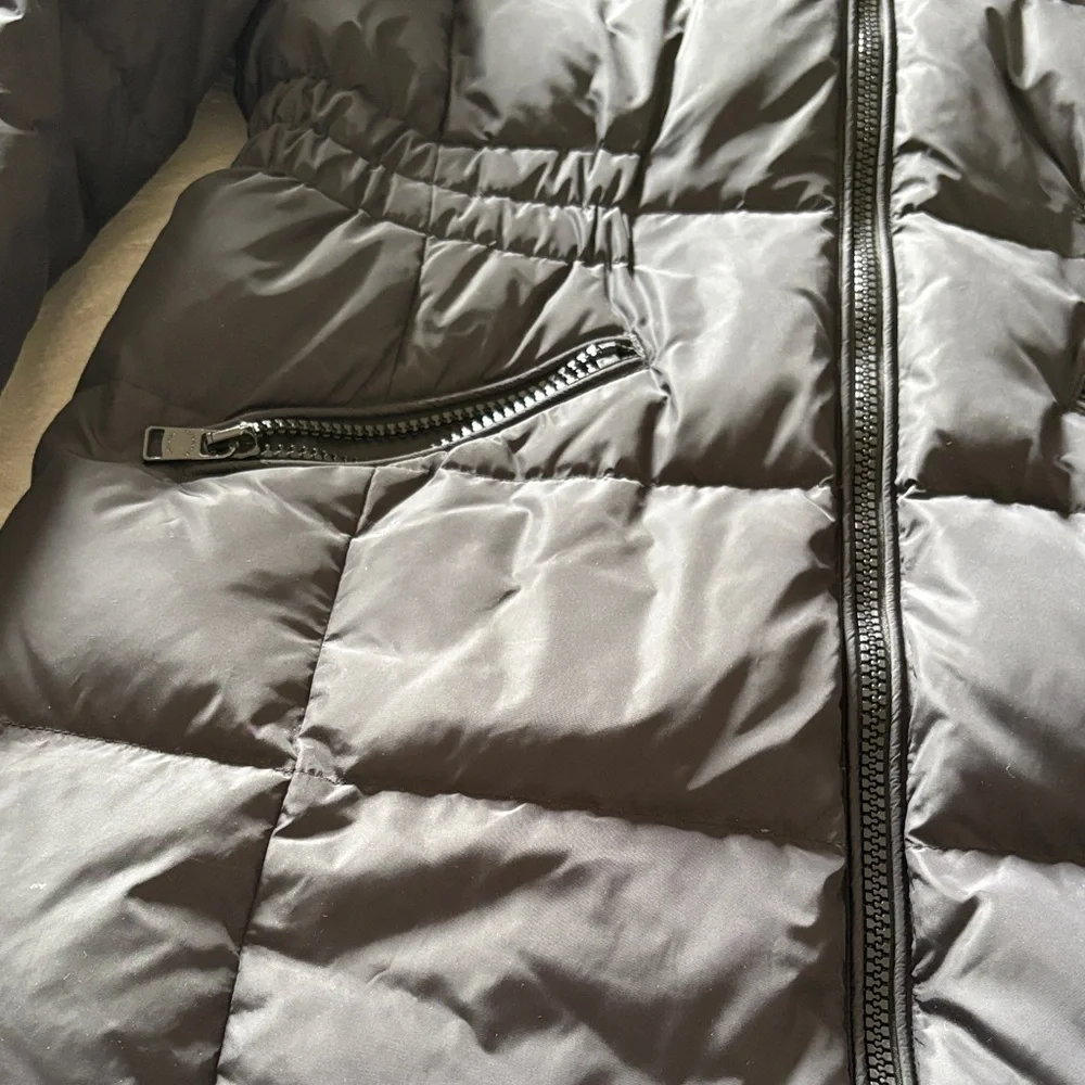 EUC Women's Black Puffer Down Coat trimmed removable hood Waist Defined by Coach